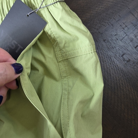 VRST Men's XXL Green Seedling 5" Everyday Short with Zippered Pocket New Hiking - Picture 4 of 11